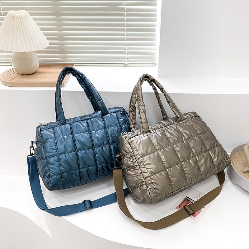 Torys Naisten Nylon Crossbody Käsilaukku - Musta