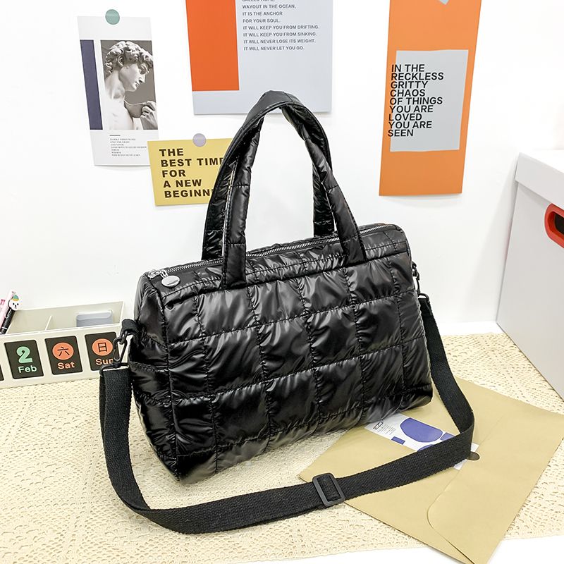 Torys Naisten Nylon Crossbody Käsilaukku - Musta