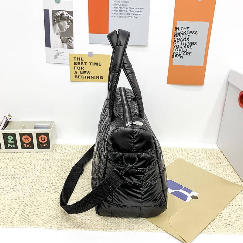 Torys Naisten Nylon Crossbody Käsilaukku - Musta