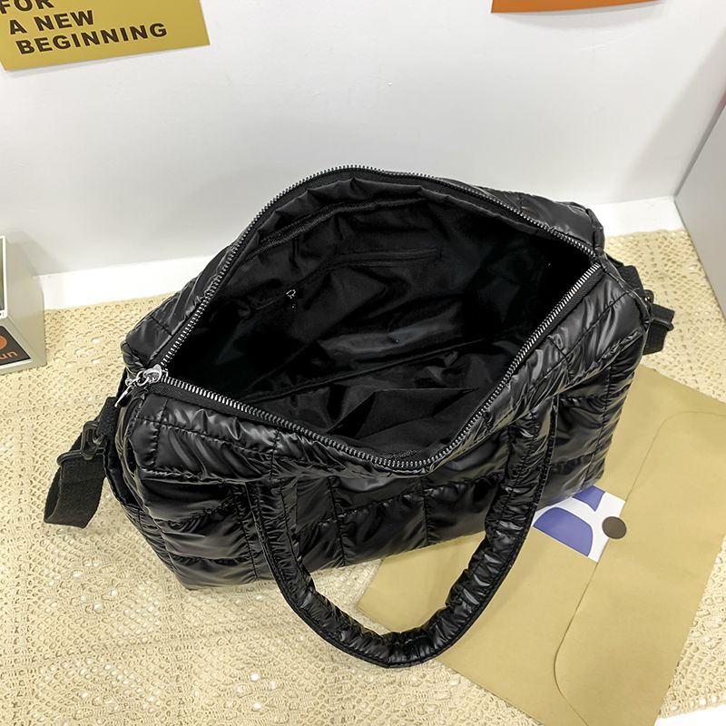 Torys Naisten Nylon Crossbody Käsilaukku - Musta