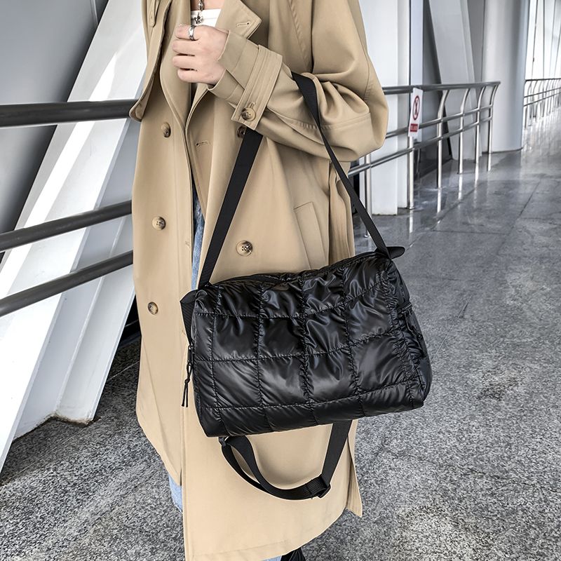 Torys Naisten Nylon Crossbody Käsilaukku - Musta
