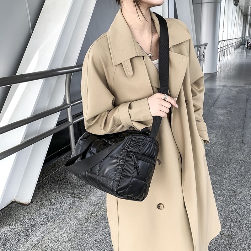 Torys Naisten Nylon Crossbody Käsilaukku - Musta