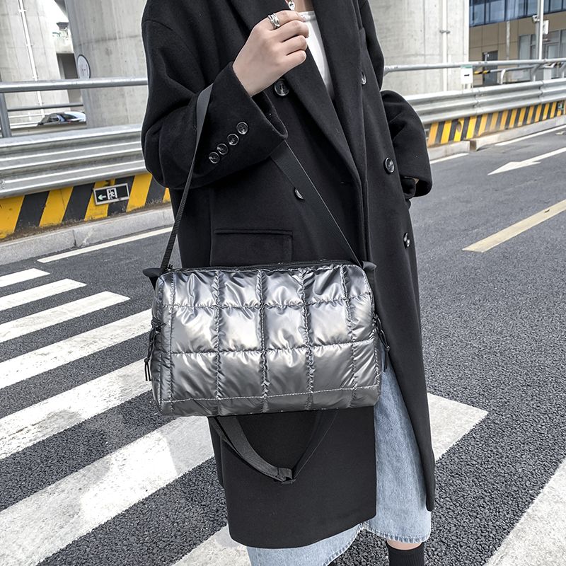 Torys Naisten Nylon Crossbody Käsilaukku - Musta