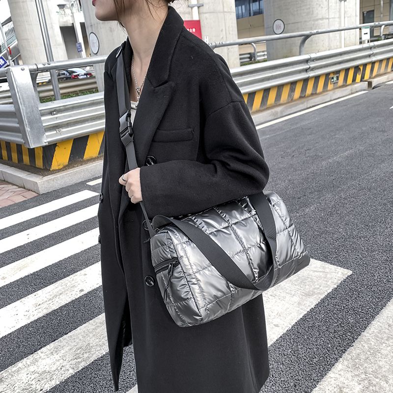 Torys Naisten Nylon Crossbody Käsilaukku - Musta