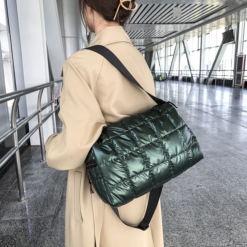 Torys Naisten Nylon Crossbody Käsilaukku - Musta