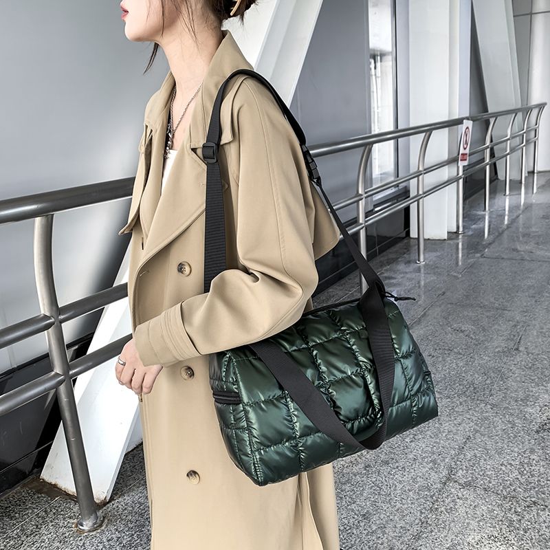 Torys Naisten Nylon Crossbody Käsilaukku - Musta