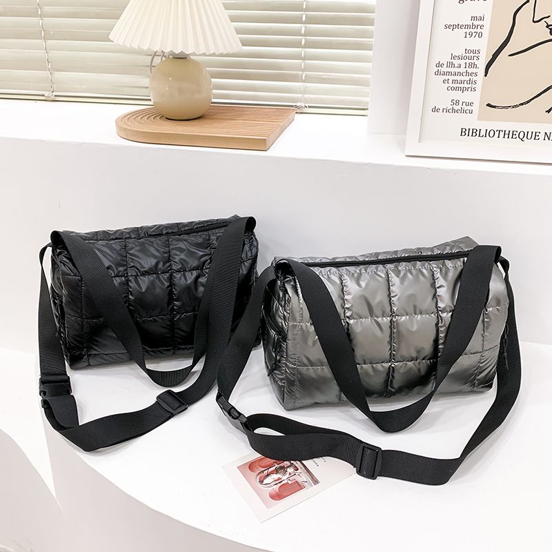 Torys Naisten Nylon Crossbody Käsilaukku - Musta