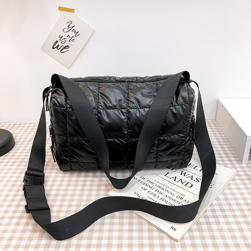 Torys Naisten Nylon Crossbody Käsilaukku - Musta