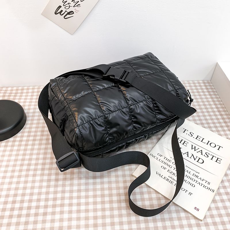 Torys Naisten Nylon Crossbody Käsilaukku - Musta