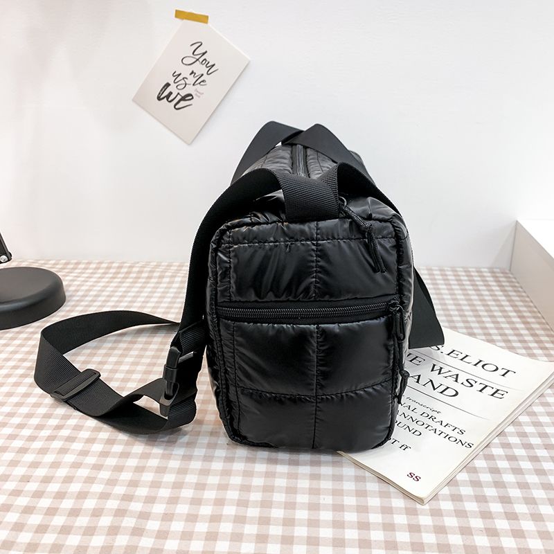 Torys Naisten Nylon Crossbody Käsilaukku - Musta