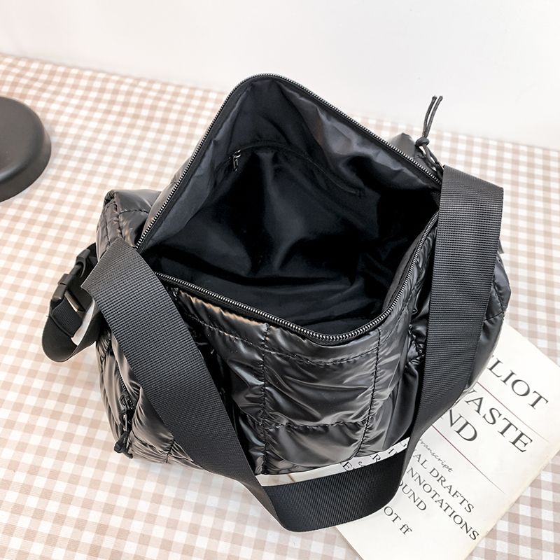 Torys Naisten Nylon Crossbody Käsilaukku - Musta