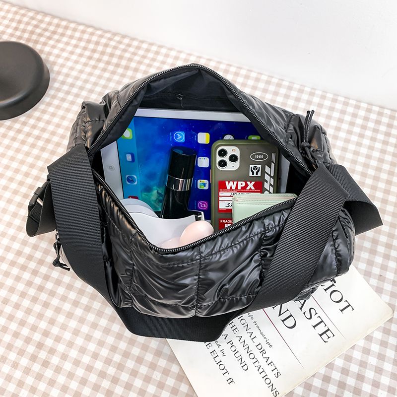 Torys Naisten Nylon Crossbody Käsilaukku - Musta