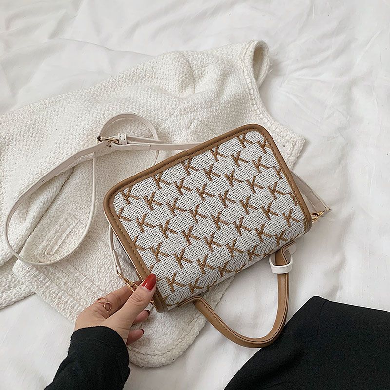 Vernon Naisten Lyhytkahvainen Crossbody Käsilaukku - Valkoinen Khakin Kanssa