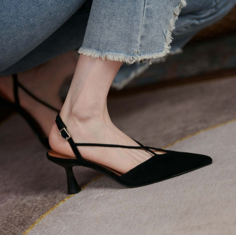 Vika Naisten Teräväkärkiset Nahkasandaalit - Beige