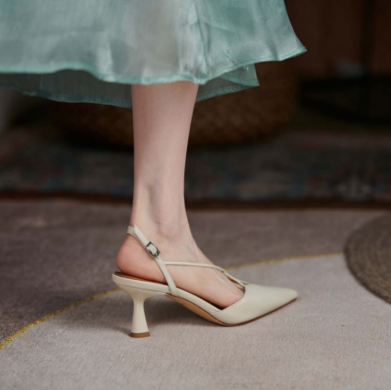 Vika Naisten Teräväkärkiset Nahkasandaalit - Beige