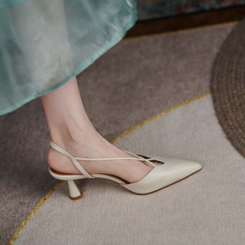 Vika Naisten Teräväkärkiset Nahkasandaalit - Beige